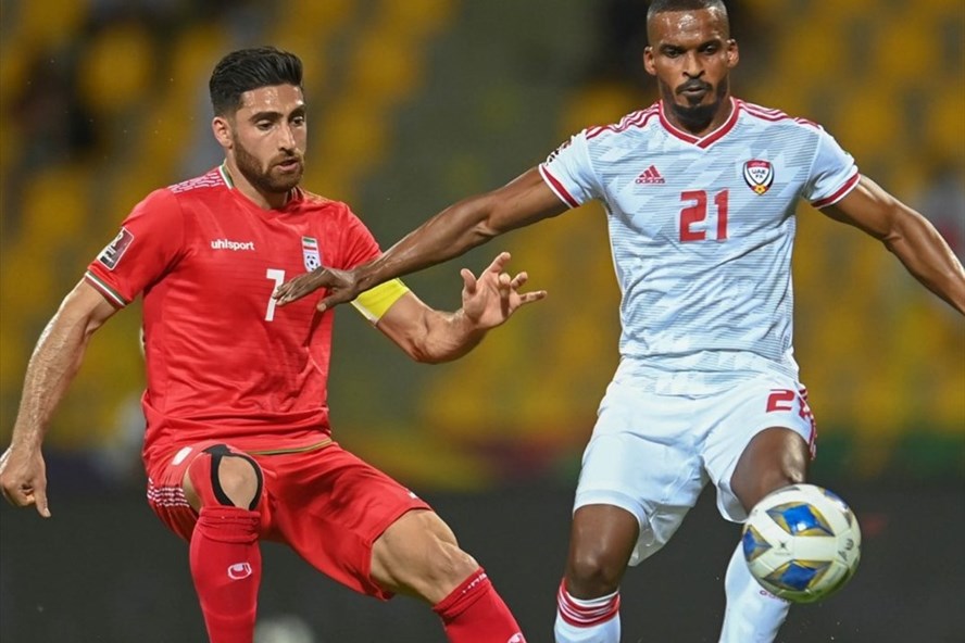 Tuyển Iran (áo đỏ) tiếp tục dẫn đầu bảng A vòng loại World Cup 2022 khu vực Châu Á